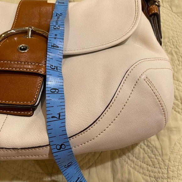 Coach Cream and Tan Shoulder Bag - Picture 13 of 16